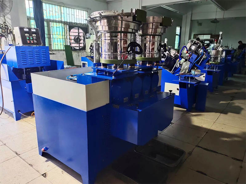Four spindle nut tapping machine